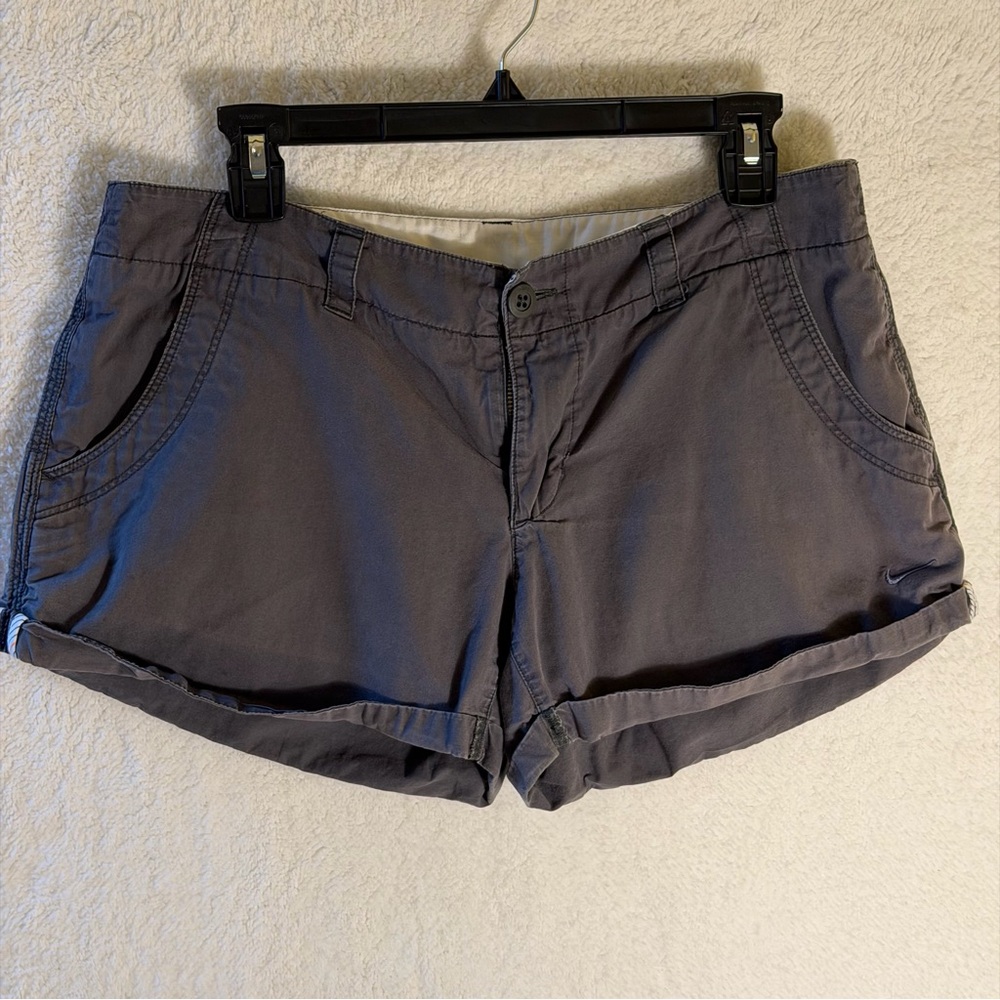Nike Cuffed Chino Shorts Womens Size 10 Gray Mid Rise Casual Lightweight